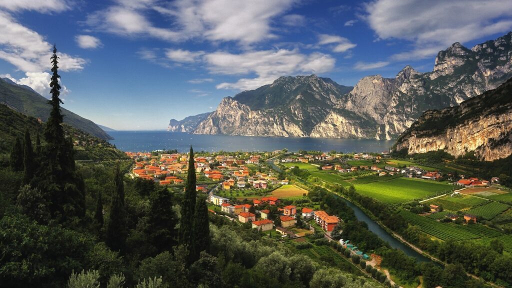 Garda lake luxury travel . Luxury Italy Travel Agent