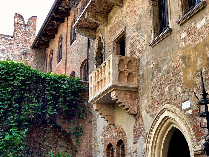 Verona | Luxury Italy Travel Agent balcony of Giulietta